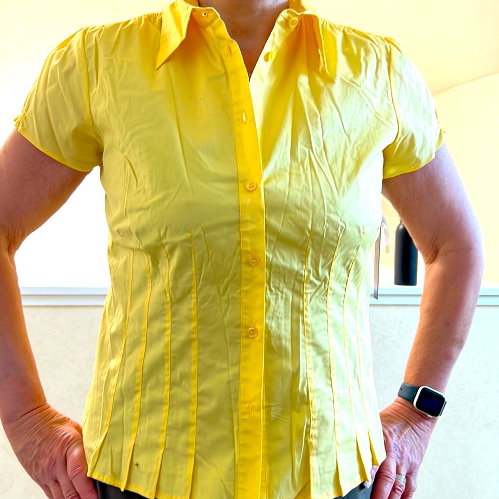 Yellow pleated top